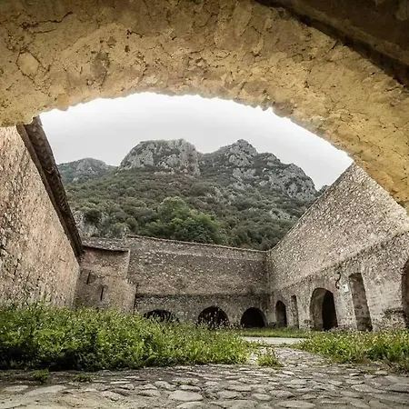Les Maisons Du Conflent, Maisons Familiales En Pierre Au Coeur Des Remparts *