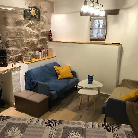 Les Maisons Du Conflent, Maisons Familiales En Pierre Au Coeur Des Remparts *