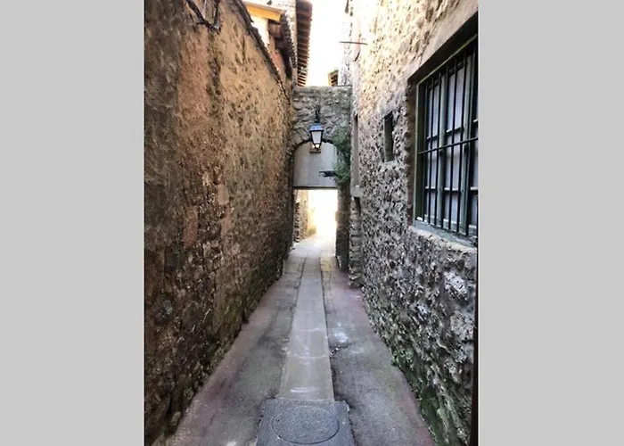 Les Maisons Du Conflent, Maisons Familiales En Pierre Au Coeur Des Remparts *
