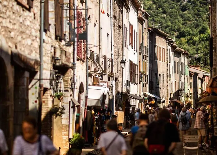 Les Maisons Du Conflent, Maisons Familiales En Pierre Au Coeur Des Remparts Nyaraló