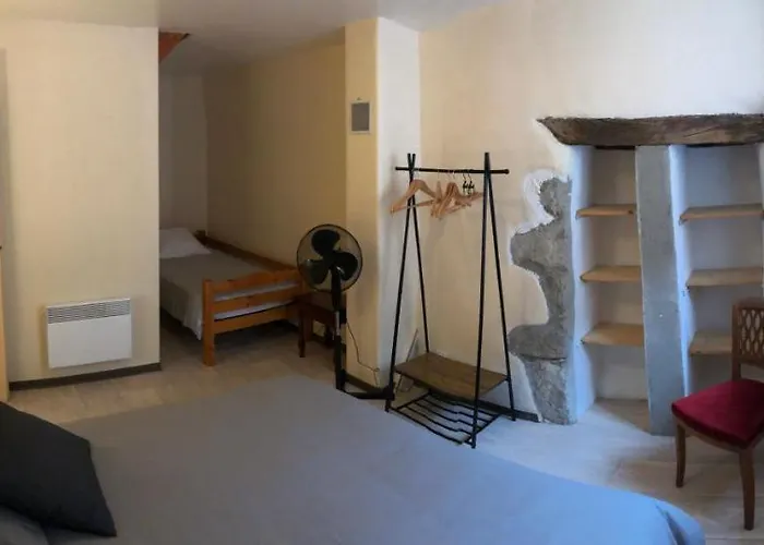 Les Maisons Du Conflent, Maisons Familiales En Pierre Au Coeur Des Remparts Nyaraló *