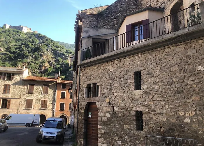 Les Maisons Du Conflent, Maisons Familiales En Pierre Au Coeur Des Remparts * Villefranche-de-Conflent