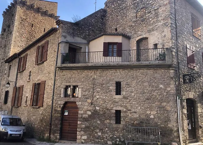 Les Maisons Du Conflent, Maisons Familiales En Pierre Au Coeur Des Remparts *